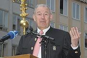 Ministerpäsident Beckstein bei seiner Grußansprache (Foto: Ingrid Grossmann)